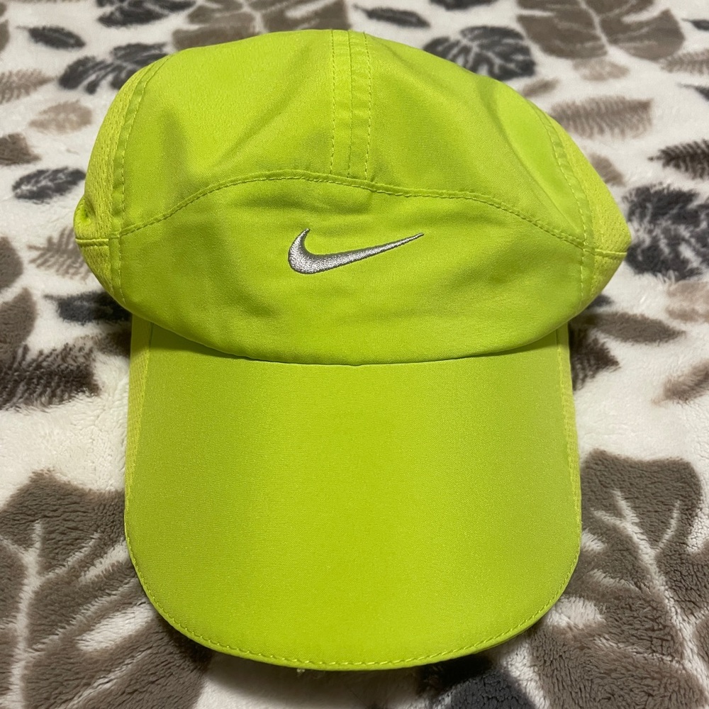 Adult Women’s Small Nike Neon Yellow Hat